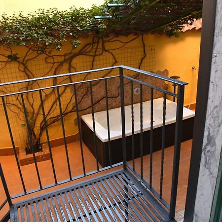 Ripa Garden Room And Suite Salerno Eksteriør billede